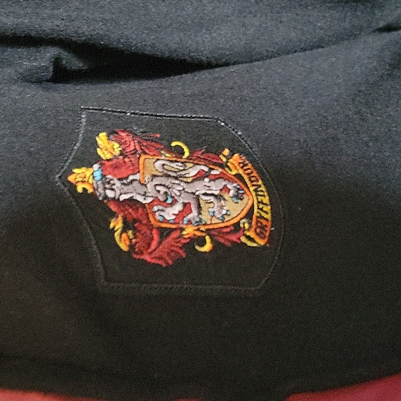 Harry Potter Griffindor Robe - Picture 3 of 7